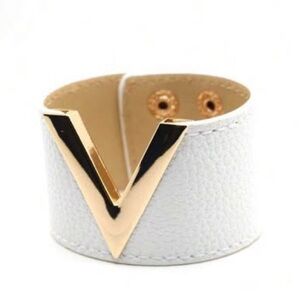New - Women’s White Leather V Bracelet